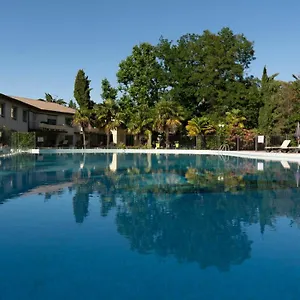 Hotel Logis Restaurant Les Oliviers